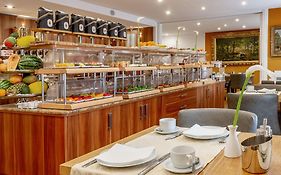 TIPTOP Hotel Burgschmiet Garni